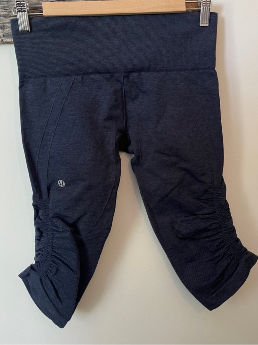 Lululemon true navy “in the flow” ruched crop leggings